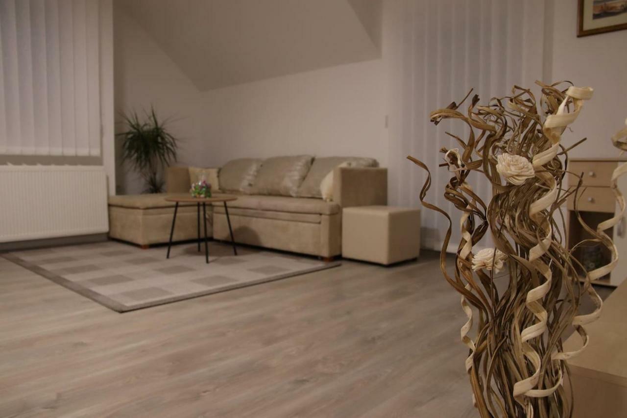 Apartman F&F Otočac Exterior foto